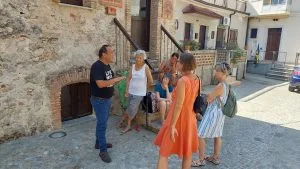 Un gruppo di soci di Camilla sostiene il progetto Diamo Luce a Riace